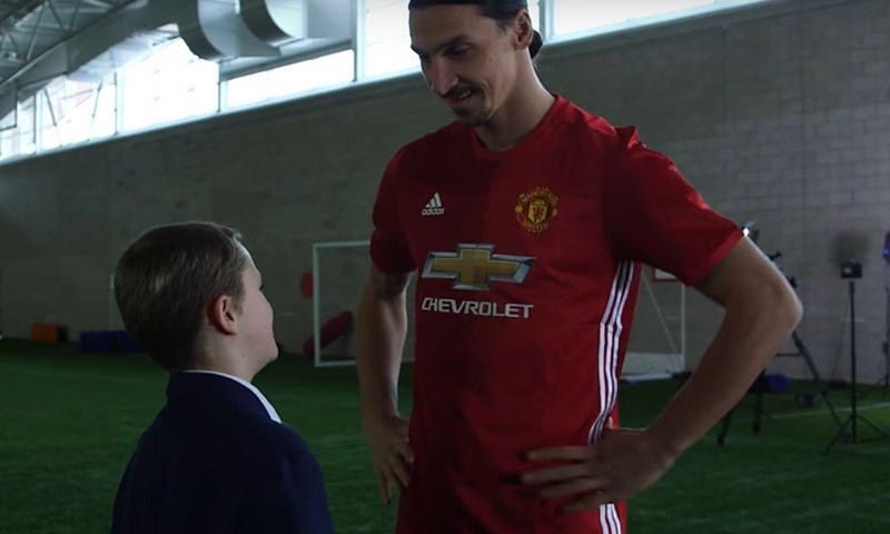 FANATIK: Zlatan pozlatio Božić malom navijaču