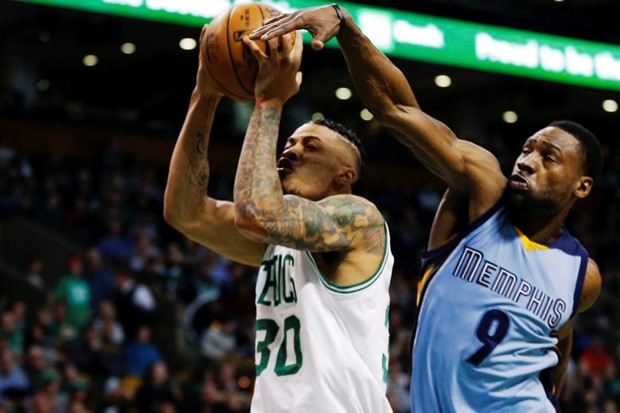 VIDEO: Westbrook nastavio s triple-doubleovima, Harden predvodio Rocketse u nervoznom dvoboju s Mavericskima