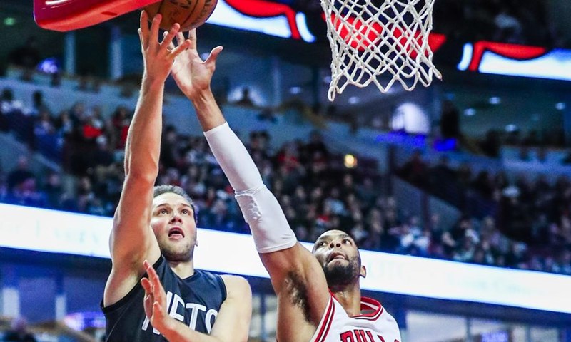 VIDEO: Butler preko Bojanove ruke rastužio Netse, Bender sjajan protiv Spursa, Hezonja iskoristio priliku