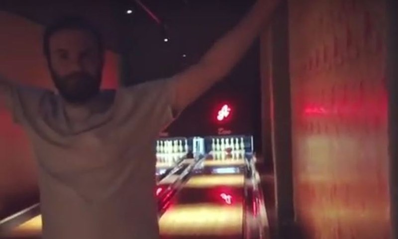 FANATIK: Juan Mata u stilu profesionalnih kuglača