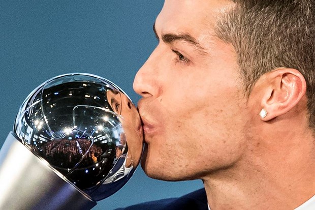 Cristiano Ronaldo najbolji nogometaš Portugala, Petr Čech uzeo nagradu u Češkoj