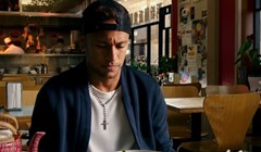 FANATIK: Kada naoružani pljačkaš uđe u restoran, Neymar je tu da spasi dan