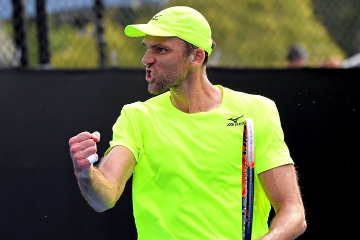 Karlović bez problema do trećeg kola, Wozniacki prejaka za Vekić, Istomin šokirao Đokovića