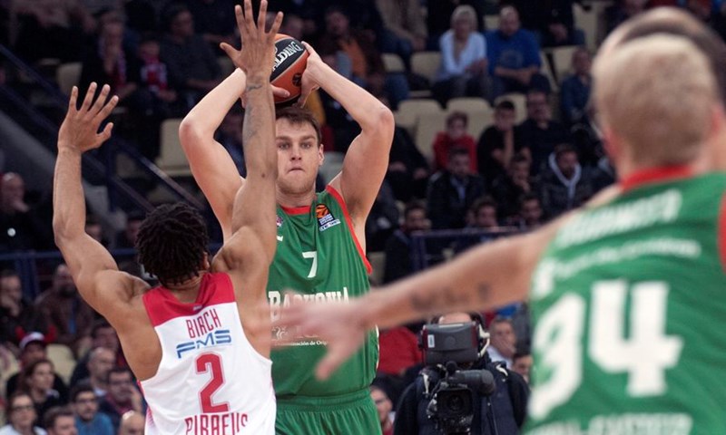 VIDEO: Baskonia ostala zamrznuta na -30 u Grčkoj, Real slavio kod Žalgirisa
