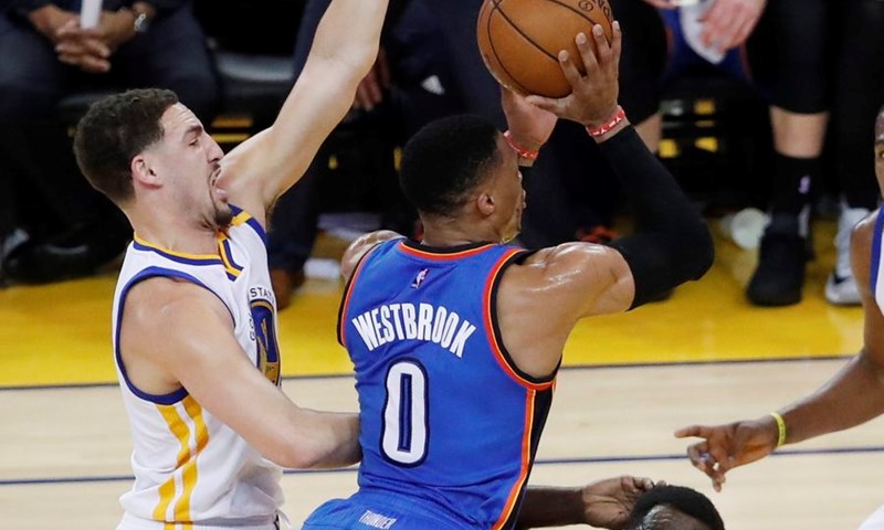 VIDEO: Warriorsi četvrti put ove sezone pregazili Thunder u susretu punom tehničkih pogrešaka
