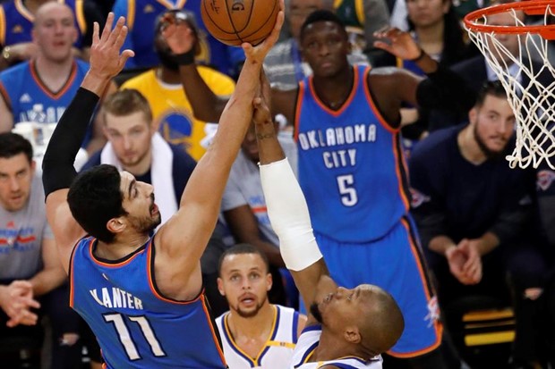 VIDEO: Enes Kanter nesmotrenošću zaradio prijelom podlaktice