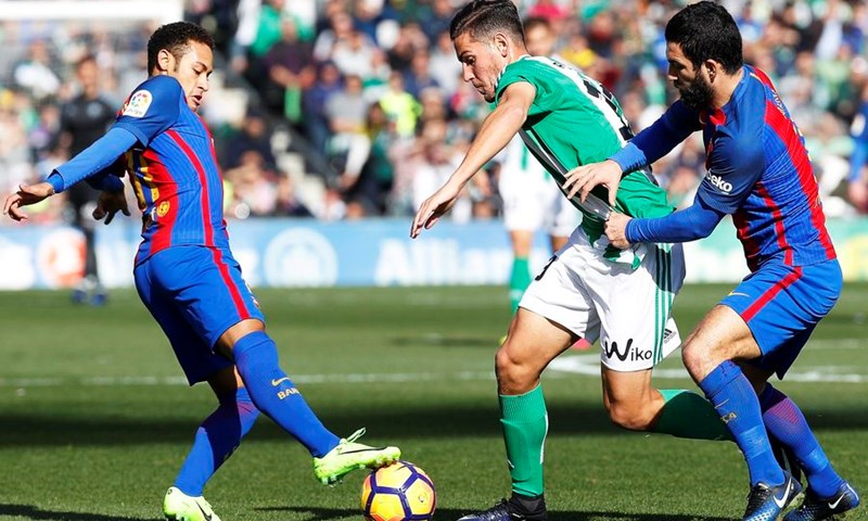 VIDEO: Luis Suarez spasio Barcelonu protiv Betisa u 90. minuti