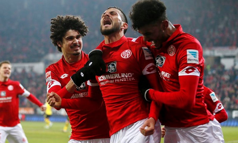 VIDEO: Borussia Dortmund uzela tek bod u gostima kod Mainza
