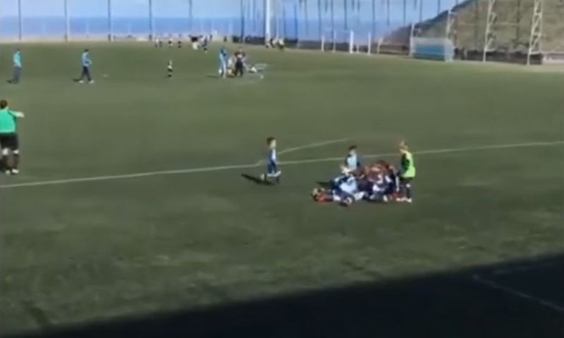FANATIK: Trenutak iz dječje nogometne utakmice koji je osvojio srca mnogih