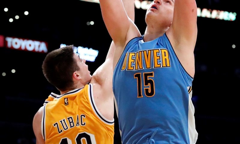 VIDEO: Zubac dvoznamenkast, Lakersi mučili Cavse unatoč 46 poena Irvinga