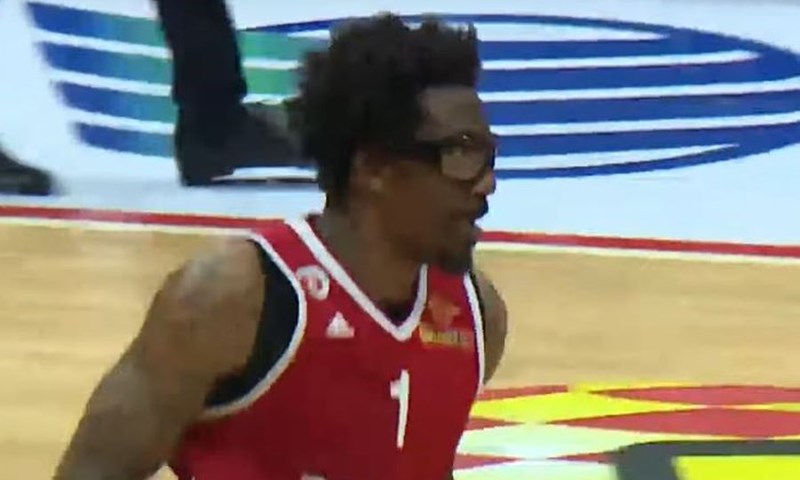 FANATIK: Amar'e Stoudemire pokazao kako nije zaboravio igrati košarku