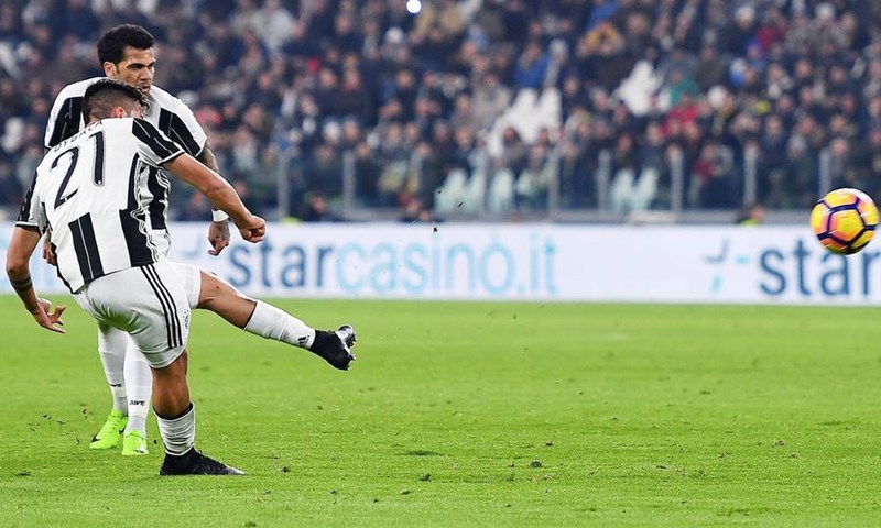 Suci s utakmice Juventus - Milan degradirani zbog pogrešno dosuđenog jedanaesterca za Juve