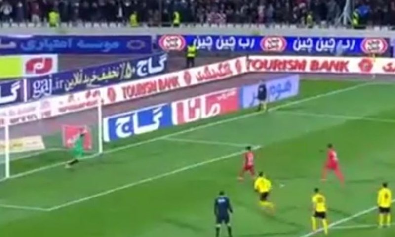 FANATIK: Igrači iranskog Persepolisa izveli penal u stilu Messija i Suareza