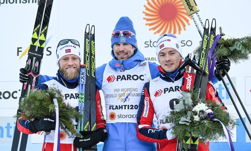 Sergej Ustjugov i Marit Bjoergen do zlata u skiatlonu