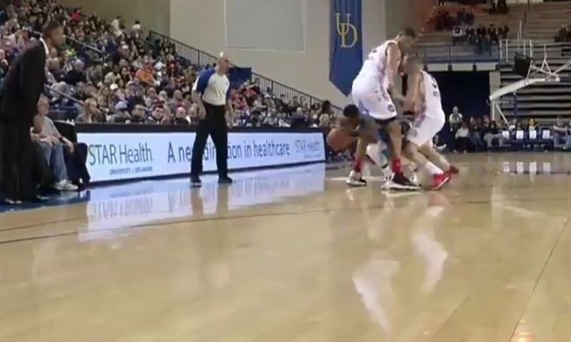 FANATIK: Kad nema kuda Nate Robinson prolazi protivniku kroz noge