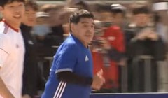 FANATIK: Diego Maradona ponovio "Božju ruku" i dobio - žuti karton