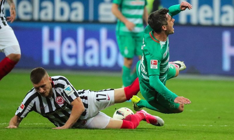VIDEO: Kovačev Eintracht nadoknadio dva pogotka zaostatka i uzeo bod