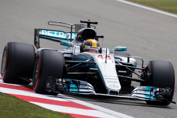 Lewis Hamilton u Kini potvrdio da je kralj kvalifikacija, za vratom mu puše Vettel