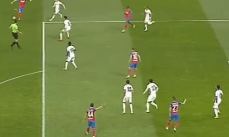 FANATIK: Sjajna rabona Denisa Alibeca za sjajnu večer Steaue