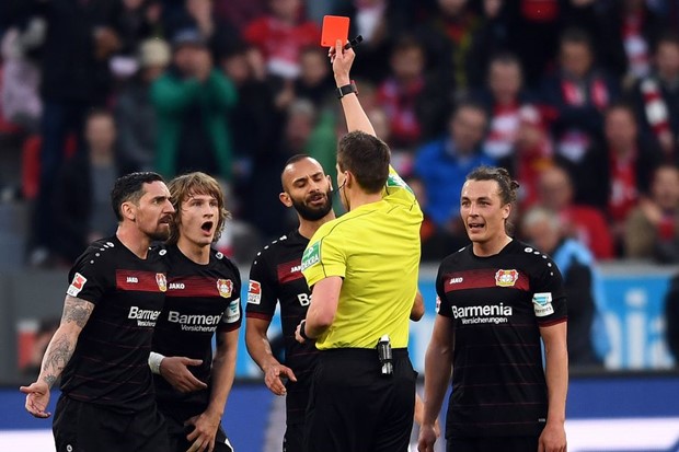 VIDEO: Jedvaj isključen u 59. minuti, Apotekari ipak izdržali protiv Bayerna