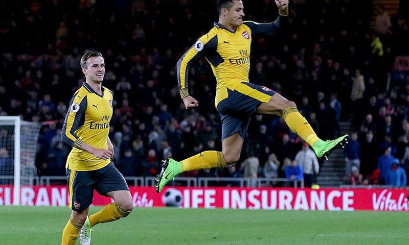 VIDEO: Sanchez i Özil donijeli Arsenalu pobjedu na Riversideu