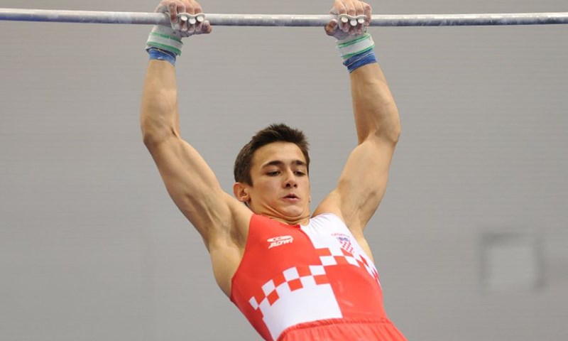 Anton Kovačević uz pad prilikom doskoka sedmi na preči