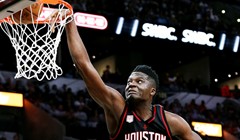 VIDEO: Odmorni Cavsi poveli protiv Raptorsa, Houston u gostima pregazio Spurse