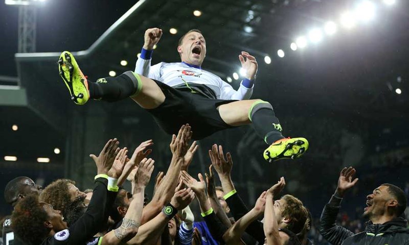 VIDEO: Gol Batshuayija potvrdio, Chelsea je novi prvak Engleske!