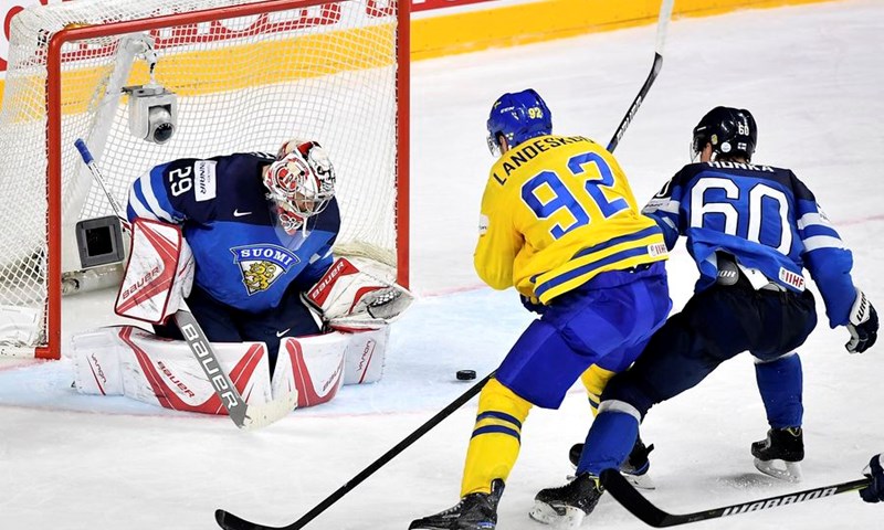 Tre Kronor u finalu na Kanađane, Finci nemoćni u polufinalu