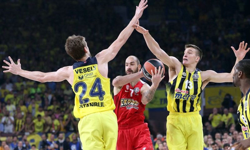 Fenerbahče prvi put na krovu Europe, Olympiakos bez šanse u finalu