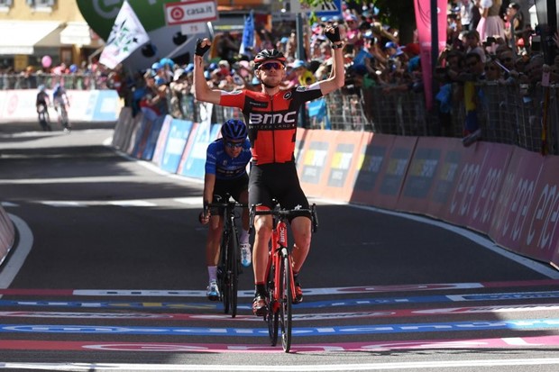 Prva pobjeda Van Garderena, Dumoulin zadržao prednost