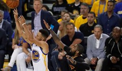 VIDEO: LeBron nedovoljan protiv sjajnih Curryja i Duranta, Warriorsi s Kerrom na klupi poveli 2-0