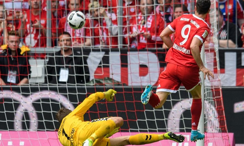 Robert Lewandowski najbolji igrač Bundeslige u sezoni 2016/2017