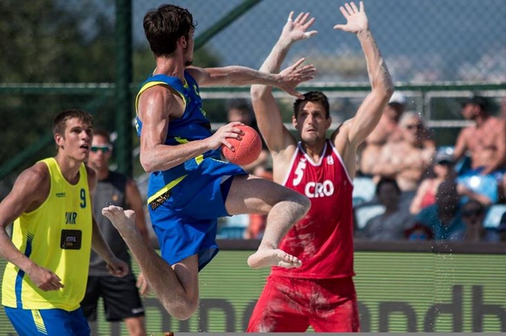 Pet utakmica hrvatskih reprezentacija trećeg dana Europskog prvenstva u rukometu na pijesku