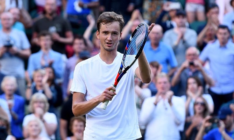 Tomić i Medvedev kažnjeni zbog nesportskog ponašanja u Wimbledonu