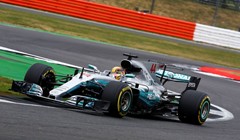 Lewis Hamilton peti put slavio u Silverstoneu, Vettel s probušenom gumom tek sedmi