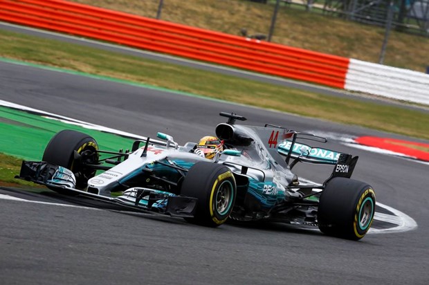Lewis Hamilton dominantno do rekordnog petog pole positiona u Silverstoneu