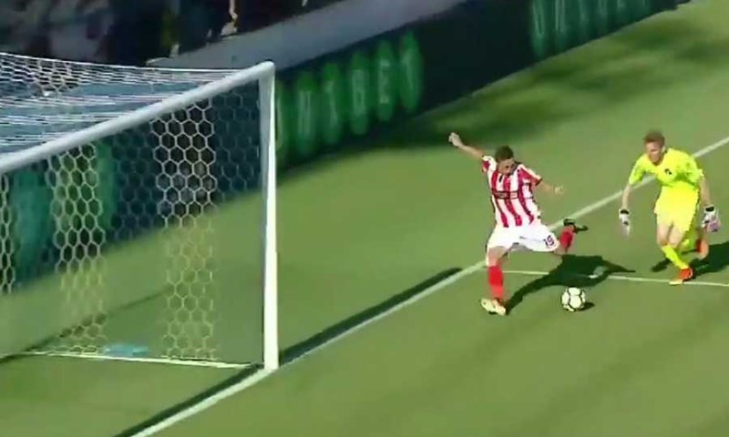 FANATIK: Igrač bukureštanskog Dinama promašio ono što se ne može promašiti