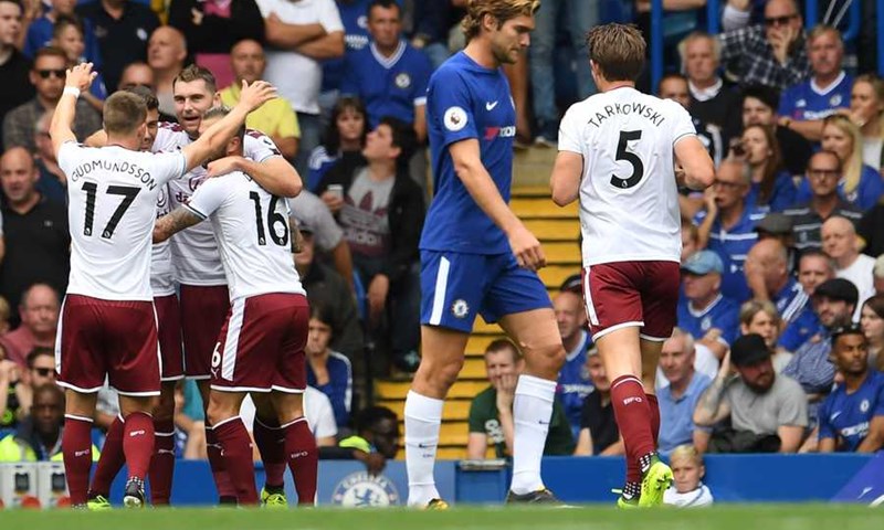 VIDEO: Chelsea porazom krenuo u obranu naslova, debitant Huddersfield na vrhu Premiershipa!
