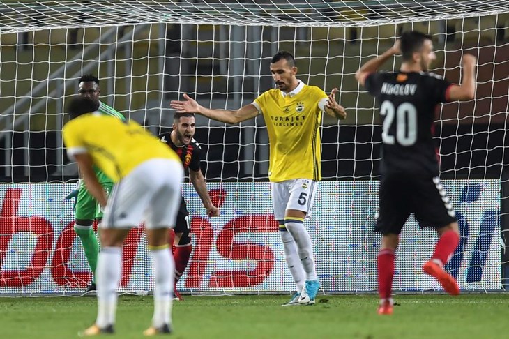 VIDEO: Leko propustio priliku protiv AEK-a, Livaja isključen pola sata prije kraja, šok za Fenerbahče u Skoplju