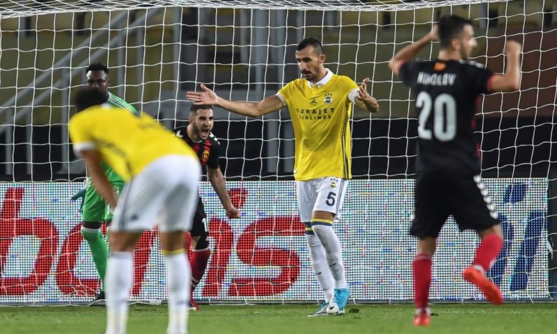 VIDEO: Leko propustio priliku protiv AEK-a, Livaja isključen pola sata prije kraja, šok za Fenerbahče u Skoplju