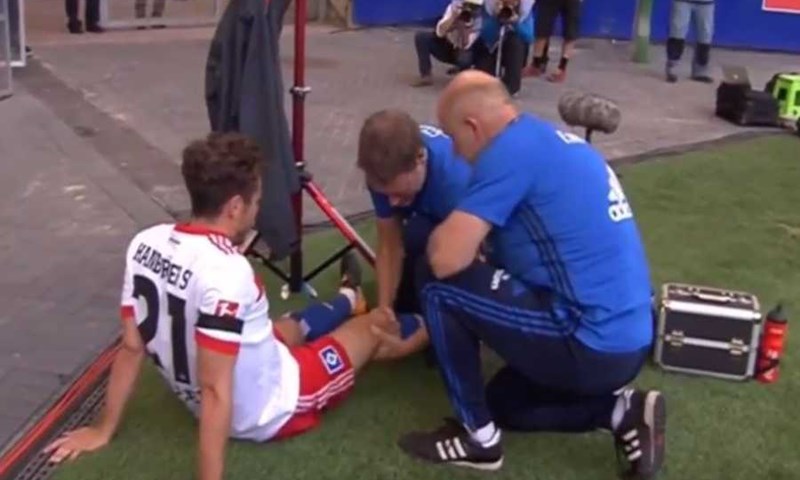 FANATIK: Igrač HSV-a postigao pogodak pa se teško ozlijedio prilikom proslave