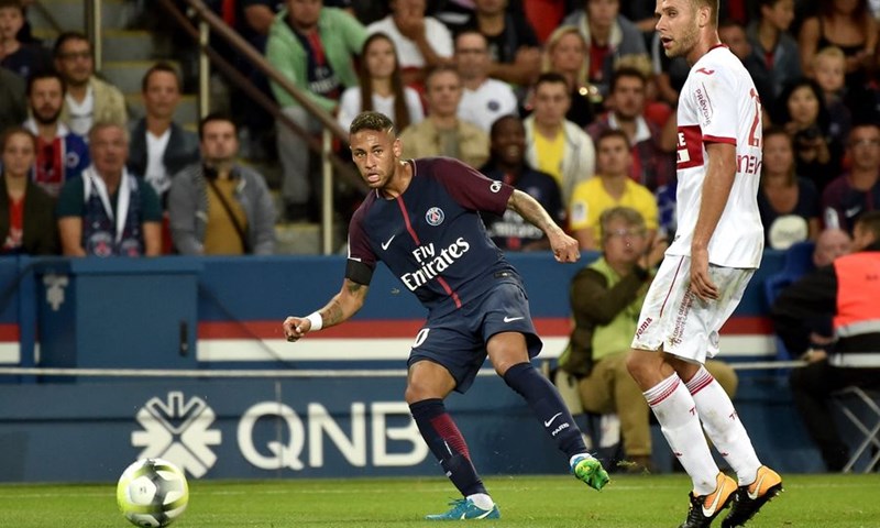 VIDEO: Neymar briljirao u visokoj pobjedi Parižana s igračem manje