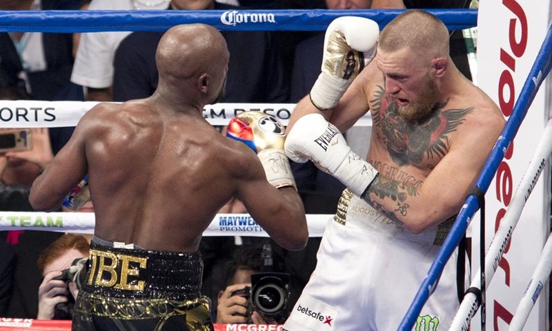 VIDEO: Mayweather u spektaklu u Las Vegasu svladao McGregora tehničkim nokautom
