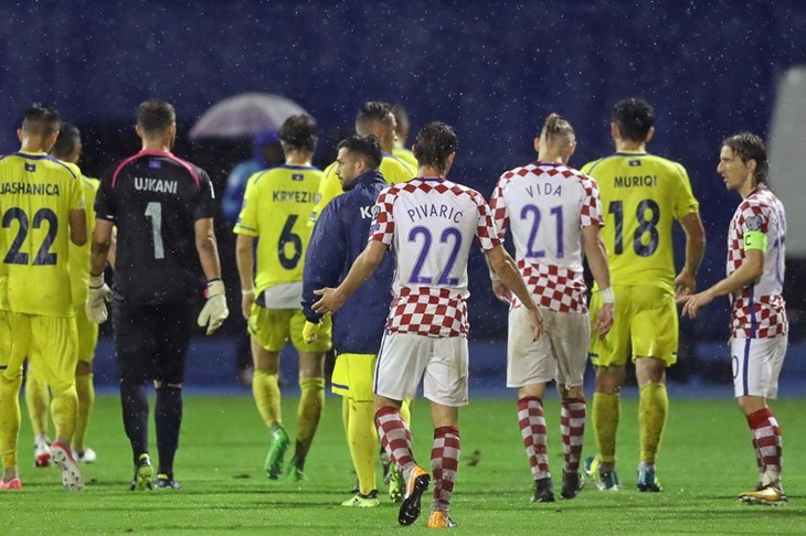 Potopljeni teren na Maksimiru doveo do prekida utakmice, nepoznat termin nastavka