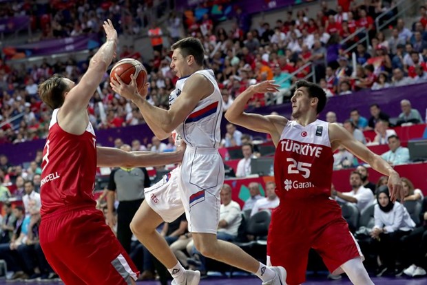 Srbija tricama prelomila utakmicu i stavila Tursku u tešku poziciju
