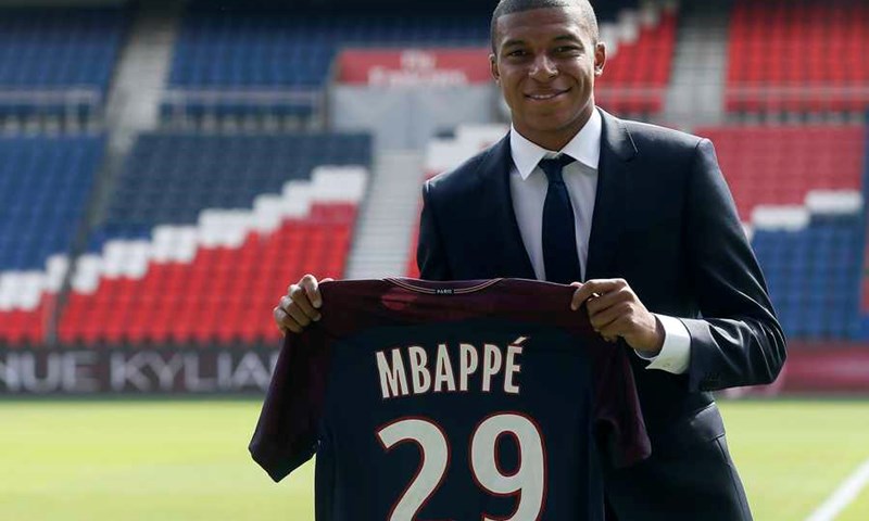 VIDEO Kylian Mbappe u debiju donio pobjedu PSG-u protiv Metza, domaćini ljuti zbog preoštrog isključenja