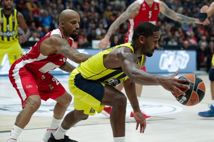 Bešiktaš nastavio pobjednički niz, Fenerbahče u ispražnjenoj dvorani svladao Trabzonspor