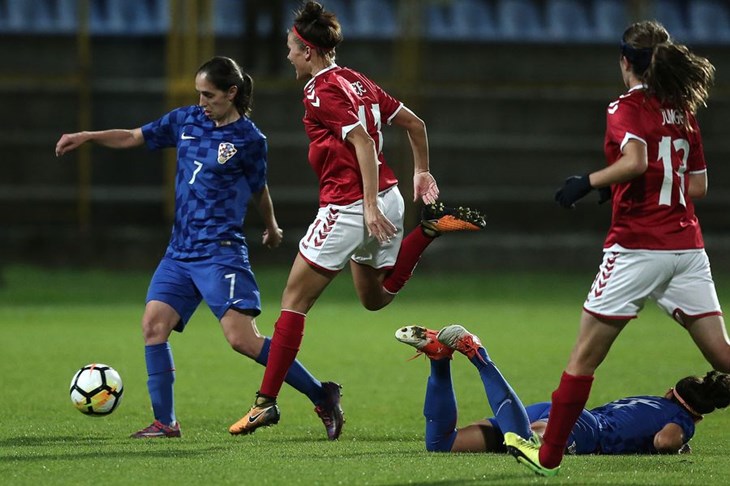 Hrvatske nogometašice preuzele fenjer porazom i od Mađarica