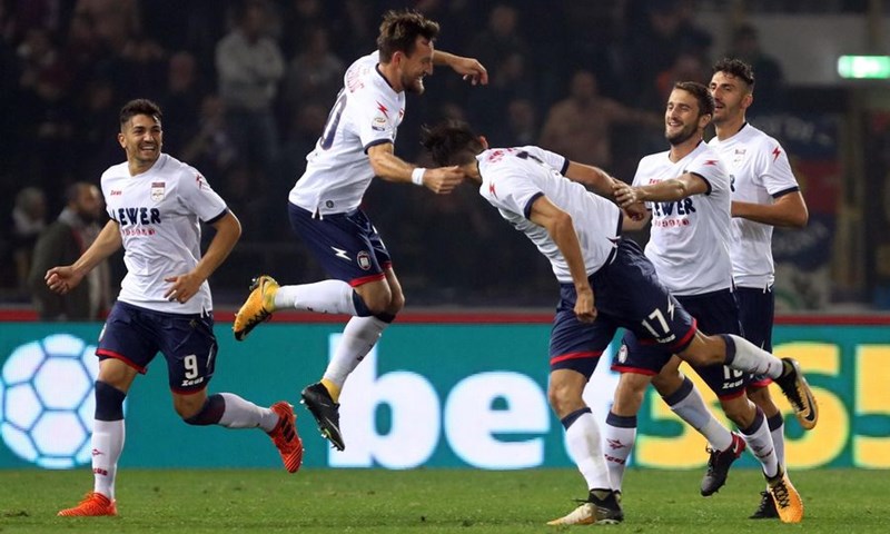 VIDEO: Jurić izgubio gradski derbi, Crotone na krilima Budimira šokirao Bolognu